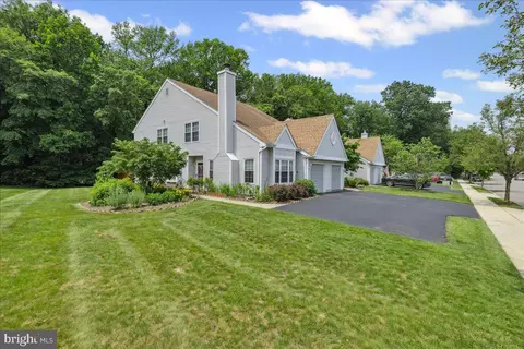 31 Magnolia Ct, Bordentown, NJ 08505