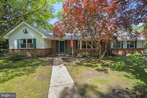 5 Elm Ct, Medford, NJ 08055