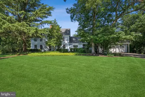 18 Cove Rd, Moorestown, NJ 08057