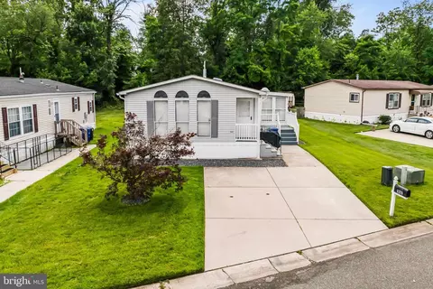 542 Ivy Ct, Mount Laurel, NJ 08054