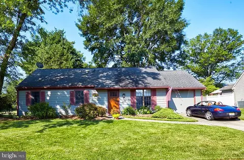 225 Bentwood Dr, Delran, NJ 08075