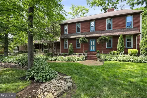 201 Laurence Dr, Moorestown, NJ 08057