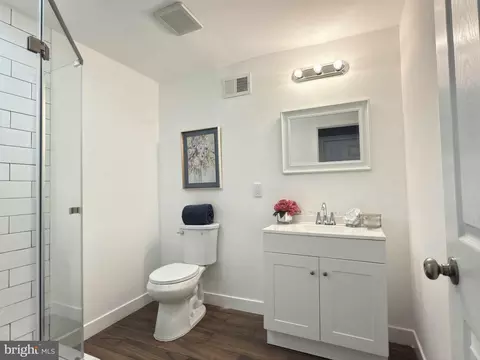 Bath - 430 Kossuth St, Riverside, NJ 08075 photo 1 of 1