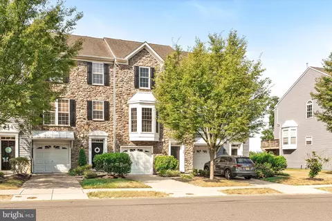 44 River Ln, Delanco, NJ 08075