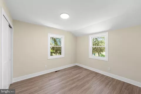 Entry Way - 201 E Franklin Ave, Beverly, NJ 08010 photo 8 of 11