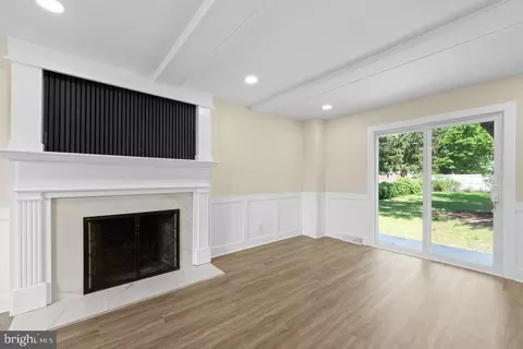 Living - 201 E Franklin Ave, Beverly, NJ 08010 photo 5 of 5