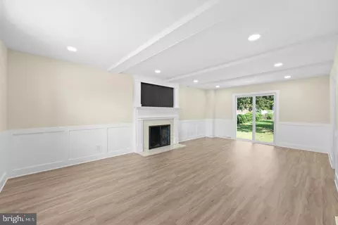 Living - 201 E Franklin Ave, Beverly, NJ 08010 photo 1 of 5