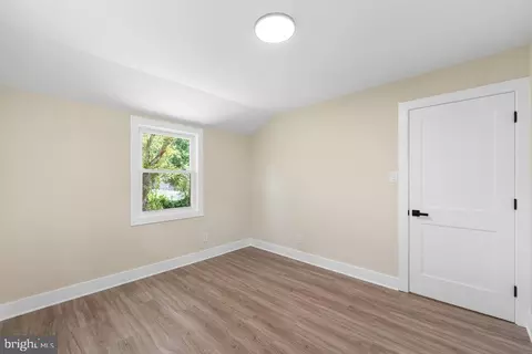 Entry Way - 201 E Franklin Ave, Beverly, NJ 08010 photo 9 of 11