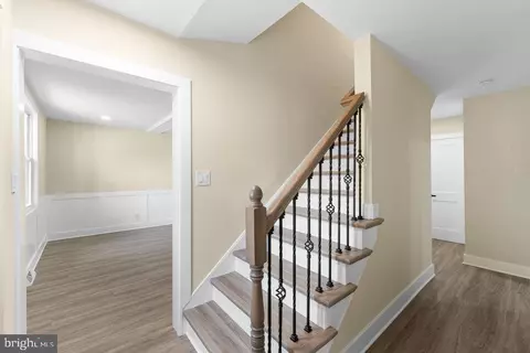 Entry Way - 201 E Franklin Ave, Beverly, NJ 08010 photo 6 of 11
