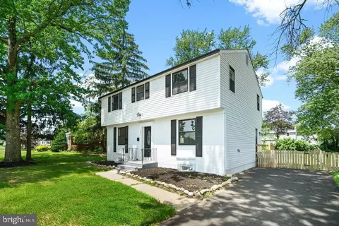 Exterior - 201 E Franklin Ave, Beverly, NJ 08010 photo 2 of 3