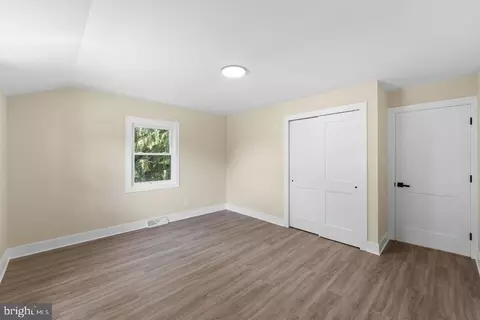 Entry Way - 201 E Franklin Ave, Beverly, NJ 08010 photo 7 of 11
