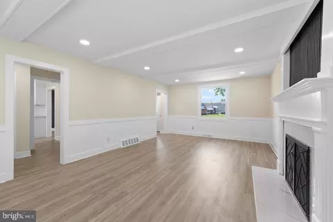 Living - 201 E Franklin Ave, Beverly, NJ 08010 photo 4 of 5