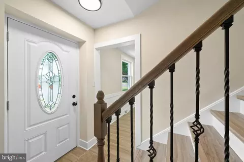 Entry Way - 201 E Franklin Ave, Beverly, NJ 08010 photo 1 of 11