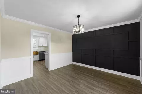 Entry Way - 201 E Franklin Ave, Beverly, NJ 08010 photo 2 of 11