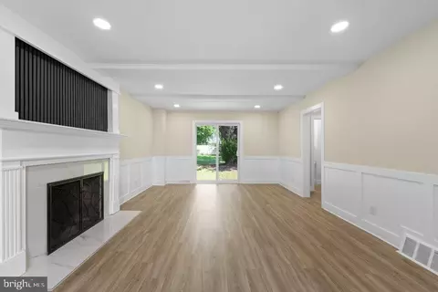 Living - 201 E Franklin Ave, Beverly, NJ 08010 photo 2 of 5
