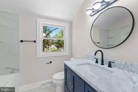 Bath - 201 E Franklin Ave, Beverly, NJ 08010 photo 2 of 4