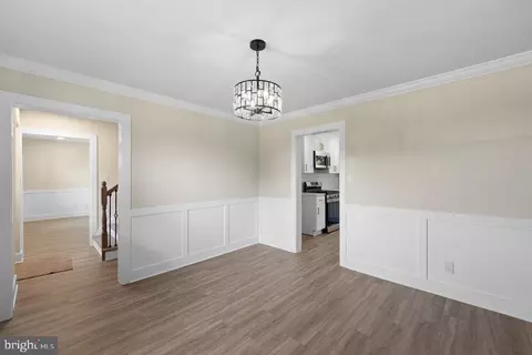 Entry Way - 201 E Franklin Ave, Beverly, NJ 08010 photo 3 of 11