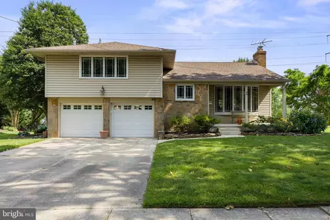 606 Hilltop Rd, Cinnaminson, NJ 08077