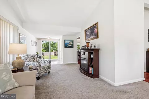 Entry Way - 656 Windsor Ave, Maple Shade, NJ 08052 photo 2 of 2