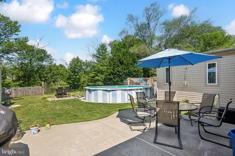 Exterior - 656 Windsor Ave, Maple Shade, NJ 08052 photo 2 of 4