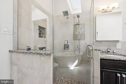 Bath - 656 Windsor Ave, Maple Shade, NJ 08052 photo 3 of 3