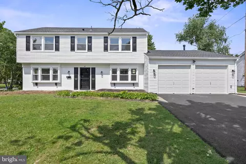 4 New Coach Ln, Willingboro, NJ 08046