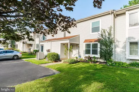 148 Briar Ct, Marlton, NJ 08053