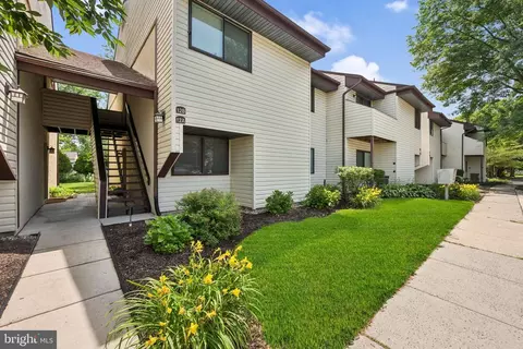 12 A Daisy La, Mount Laurel, NJ 08054
