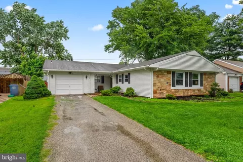54 Eastbrook Ln, Willingboro, NJ 08046