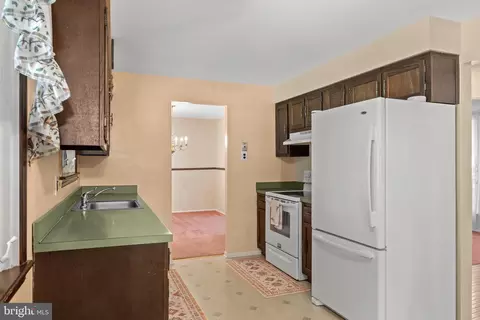 Entry Way - 269 Burning Tree Rd, Delran, NJ 08075 photo 5 of 5