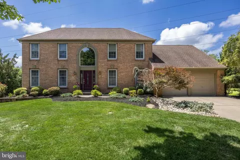 13 Periwinkle Dr, Mount Laurel, NJ 08054