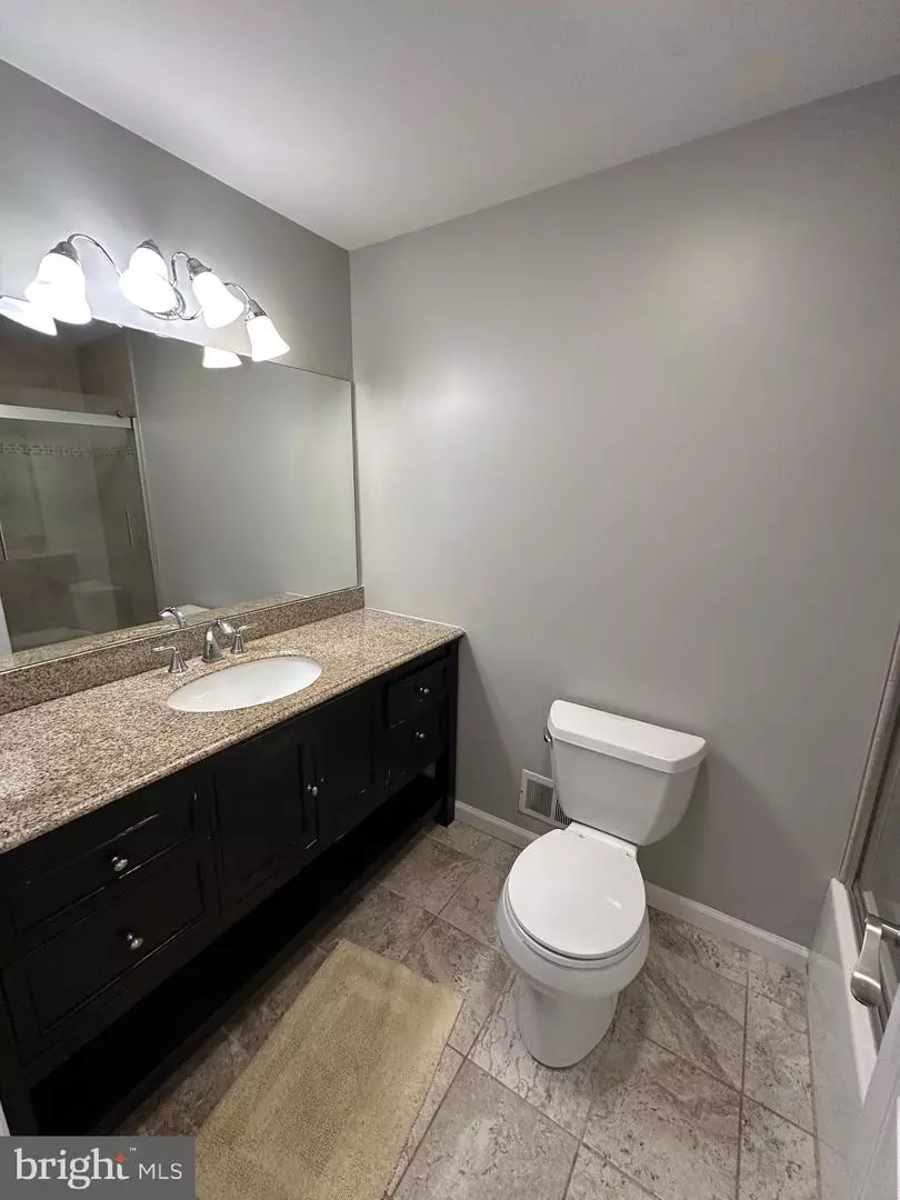 Bath - 565 Mckendimen Rd, Medford, NJ 08055 photo 5 of 8