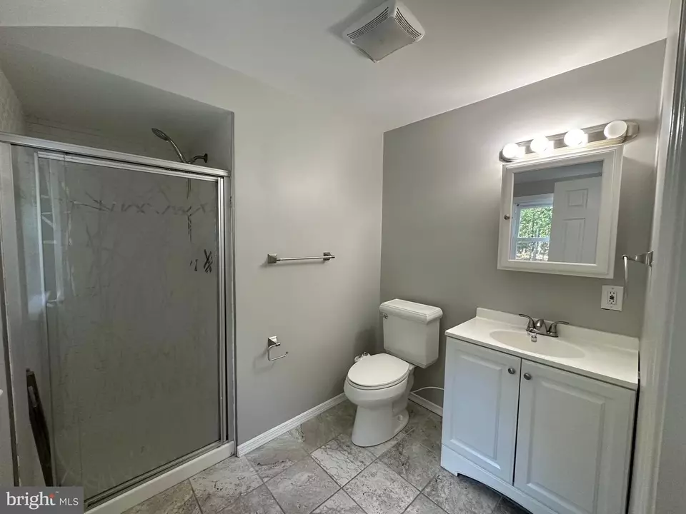 Bath - 565 Mckendimen Rd, Medford, NJ 08055 photo 7 of 8
