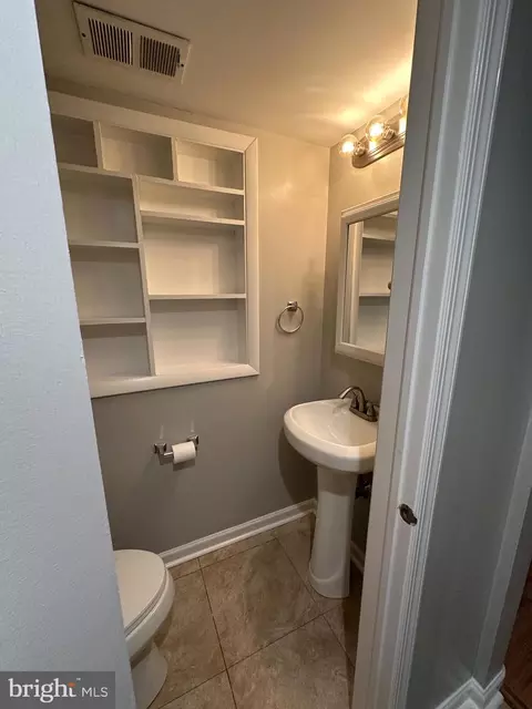 Bath - 565 Mckendimen Rd, Medford, NJ 08055 photo 1 of 8
