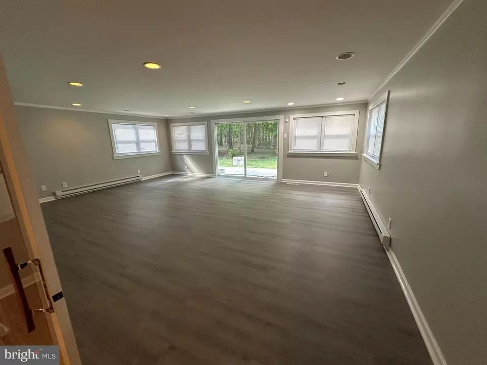 Living - 565 Mckendimen Rd, Medford, NJ 08055 photo 7 of 10