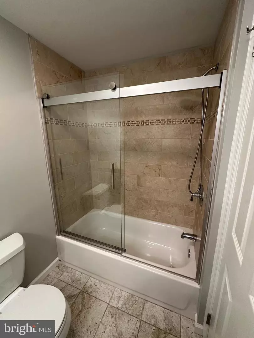 Bath - 565 Mckendimen Rd, Medford, NJ 08055 photo 4 of 8