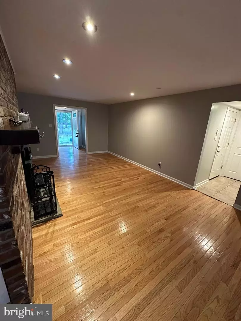 Living - 565 Mckendimen Rd, Medford, NJ 08055 photo 6 of 10