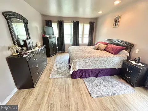 Bedroom - 36 E 3rd St, Florence, NJ 08518 photo 4 of 9