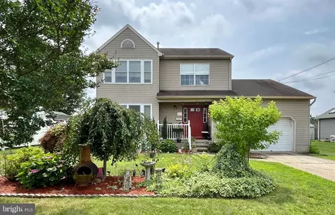 36 E 3rd St, Florence, NJ 08518