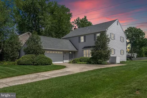 325 Tenby Chase Dr, Delran, NJ 08075