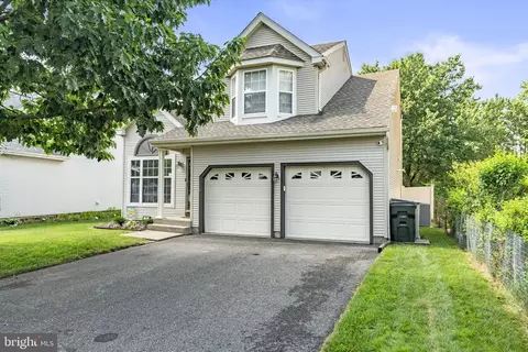 16 Foxchase Dr, Burlington, NJ 08016