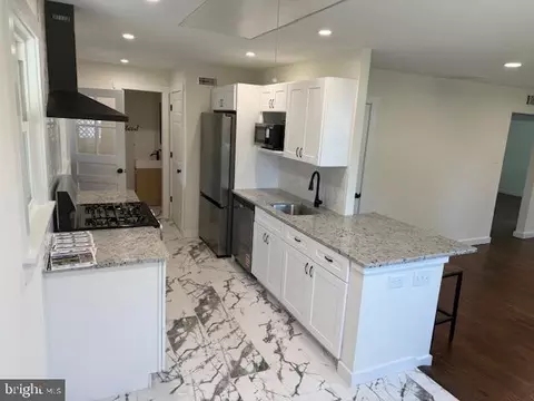 32 Woodbine Ave, Maple Shade, NJ 08052