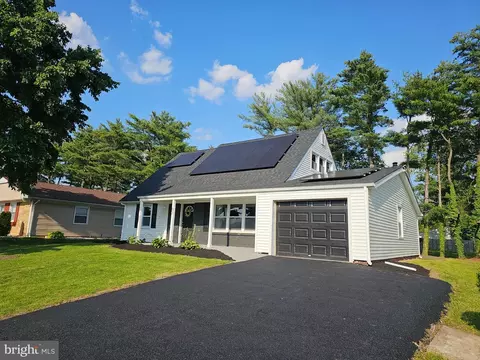 53 Goodwin Ln, Willingboro, NJ 08046