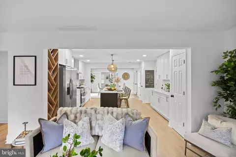 Entry Way - 11 E Sutton Ave, Moorestown, NJ 08057 photo 2 of 2