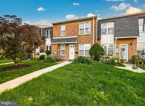 2003 Harbour Dr, Palmyra, NJ 08065