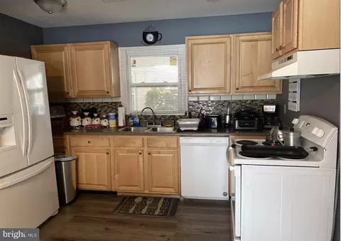 5 Burgess Ln, Willingboro, NJ 08046
