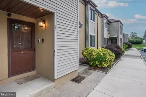 16 Ashley Ct, Marlton, NJ 08053