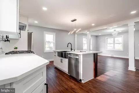Entry Way - 51 S Pine Ave, Maple Shade, NJ 08052 photo 3 of 4