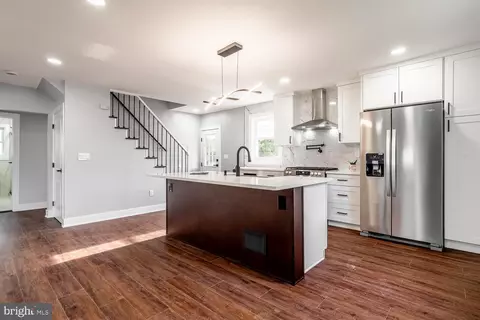 Entry Way - 51 S Pine Ave, Maple Shade, NJ 08052 photo 2 of 4