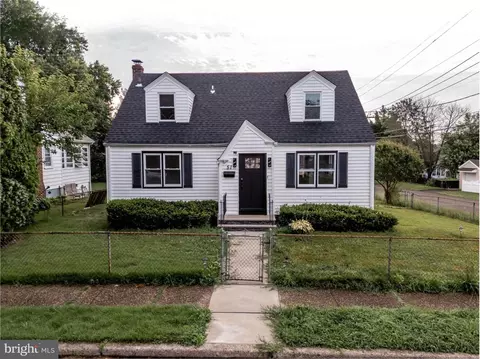 51 S Pine Ave, Maple Shade, NJ 08052